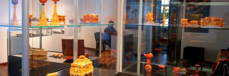 Коллекцию янтаря из фондов Калининградского музея представили на выставке в Минске