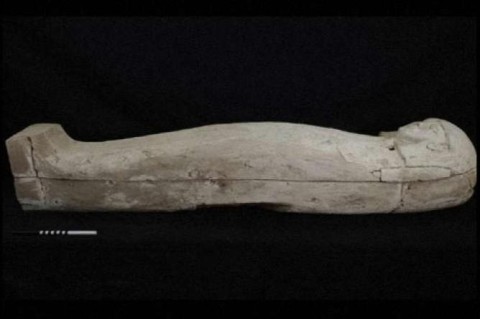 В Египте обнаружили мумию девочки-подростка с бусами из янтаря и  аметиста