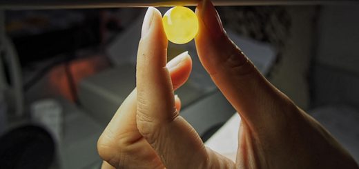 Окрашенный паром янтарь